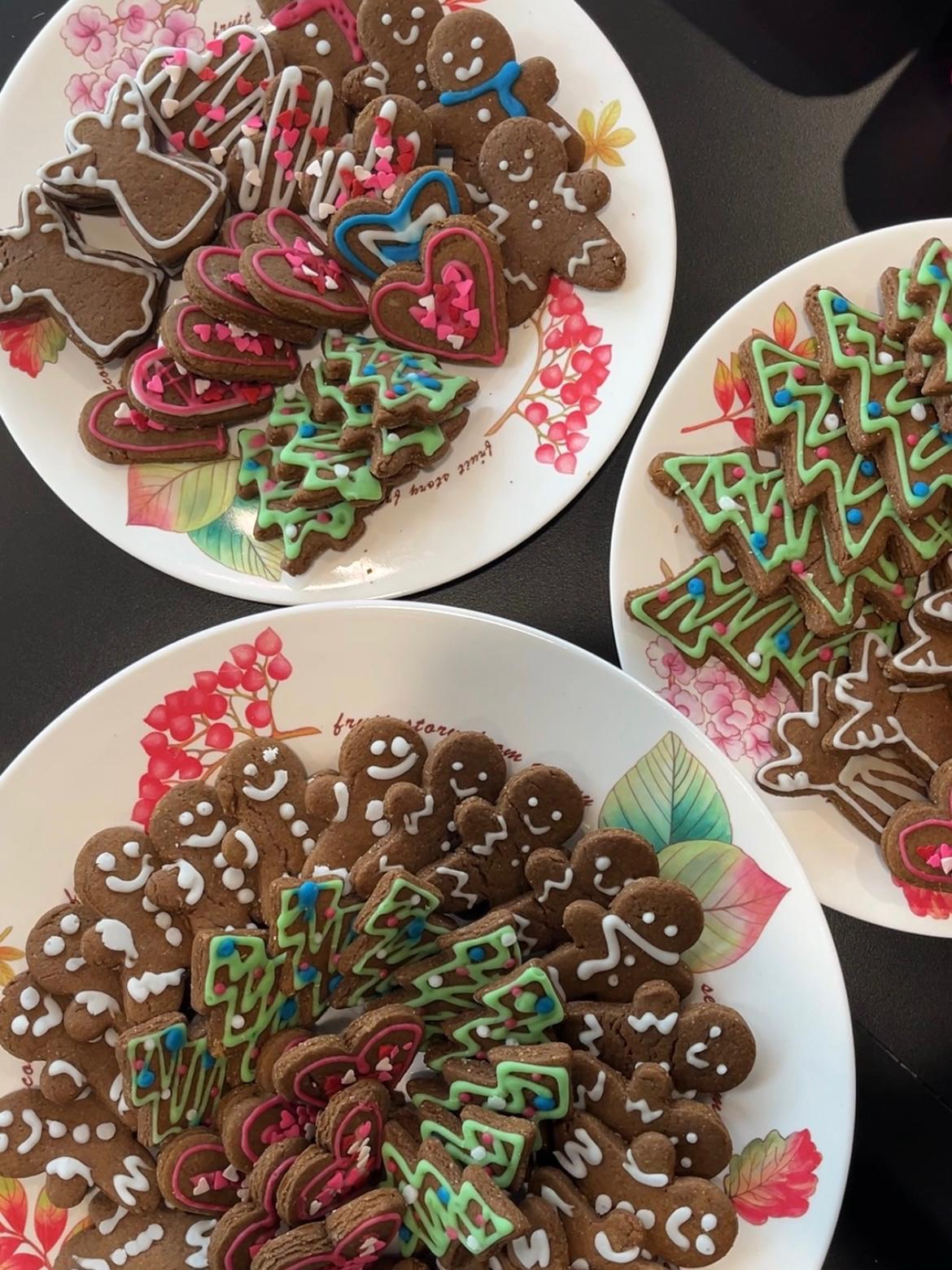 Heart-shaped Gingerbread/Chocolate Cookie Sets