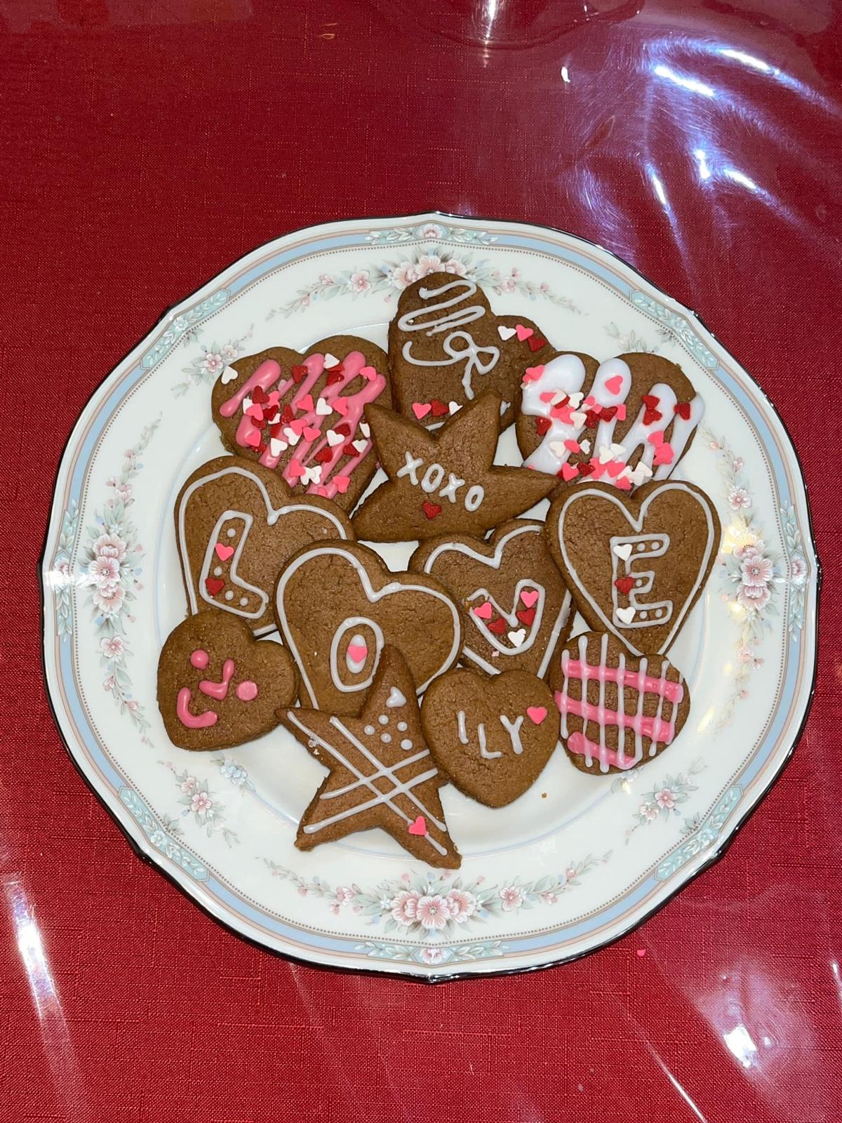 Heart-shaped Gingerbread/Chocolate Cookie Sets